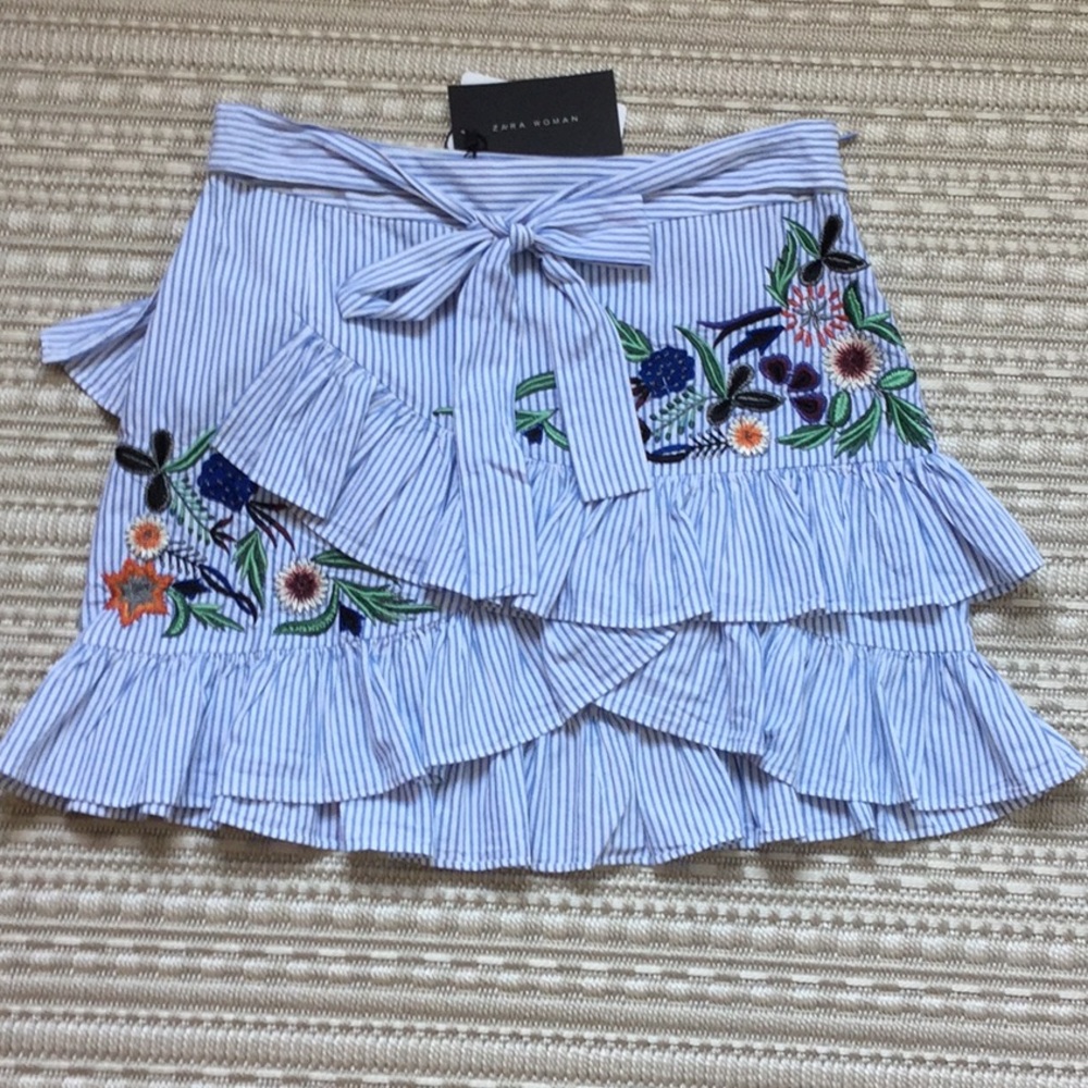 Embroidered Ruffle Hem mini skirt